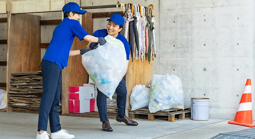 家電量販店や回収業者のサービスを利用する