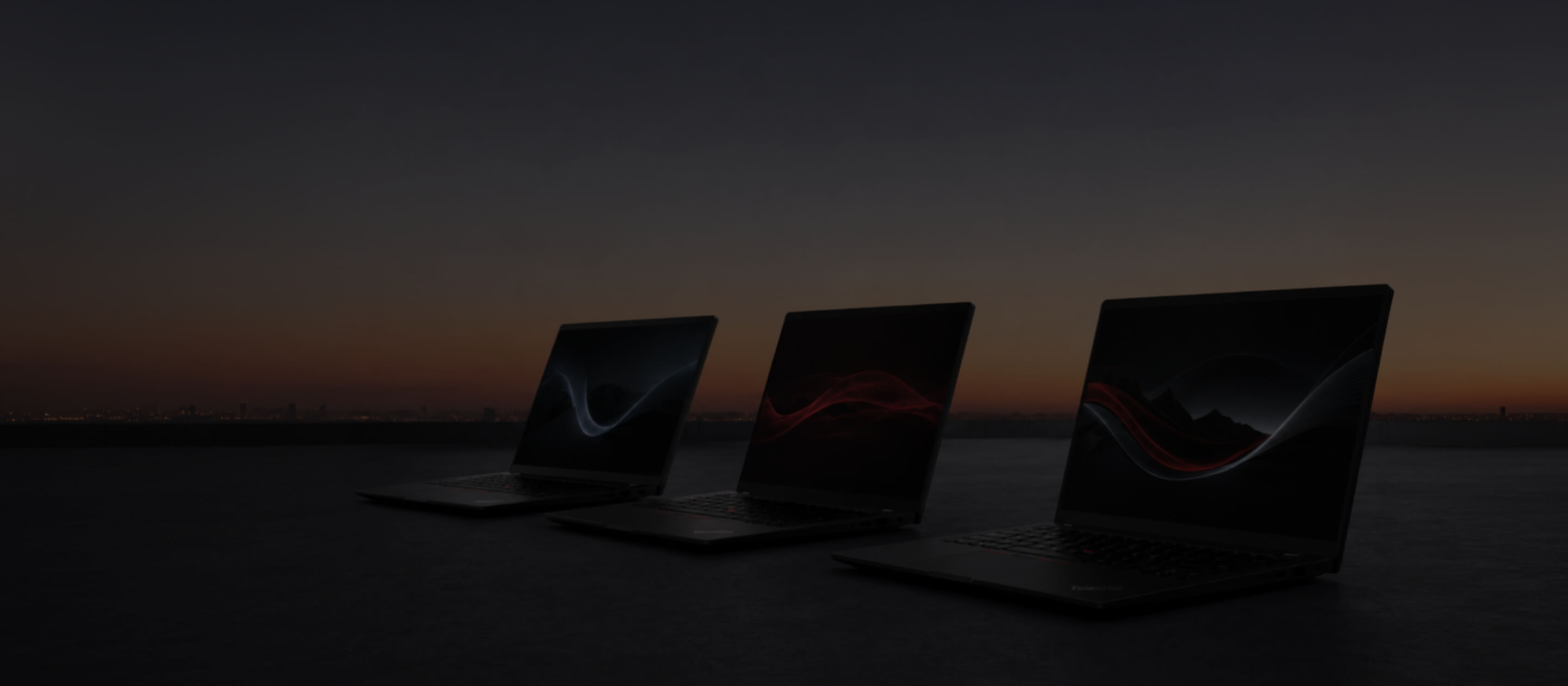 ThinkPadは、3つのシリーズ・3つのスタイルで、 お客様の多様な価値観やワークスタイルにお応えできるよう 初代から脈々と受け継がれる「革新と挑戦」のDNAで、 ブランドの継承とモビリティの進化を続け これからも新たな道を切り拓き続けます。